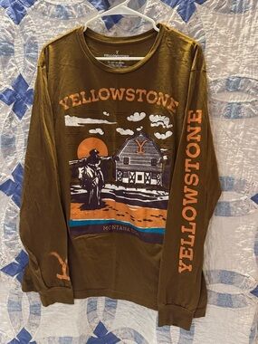 Yellowstone Long Sleeve Graphic Tee - Brown